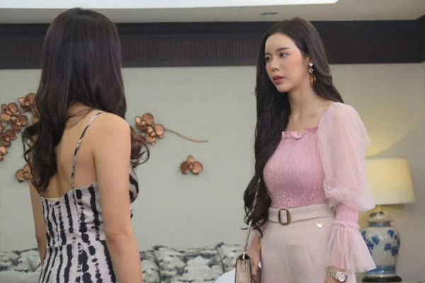 Chị chồng dựng chuyện vu khống tôi ngoại tình, chồng chỉ nói một câu khiến cả nhà im bặt