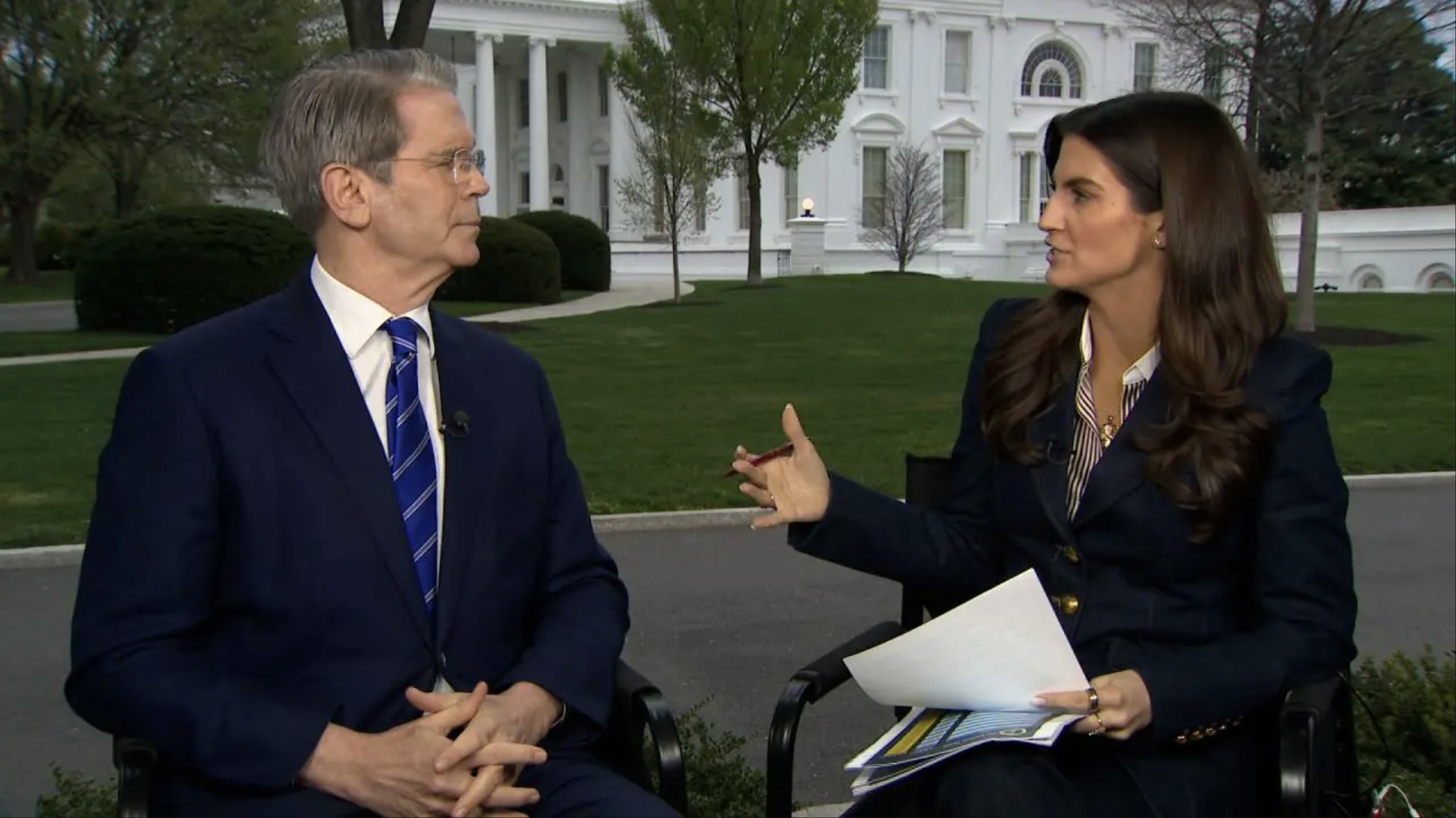 Bộ trưởng Tài chính Mỹ khuyên các nước kìm chế, chờ đàm phán