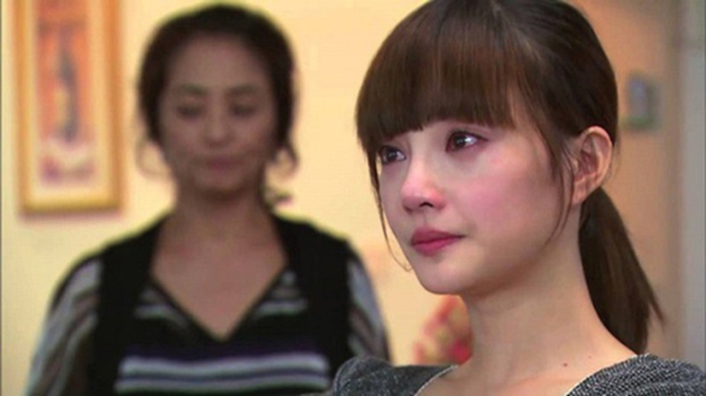 Suốt 4 năm qua, mẹ chồng lúc nào cũng “mặt nặng mày nhẹ”, cho đến khi lục túi vải cũ của bà, tôi như chết lặng