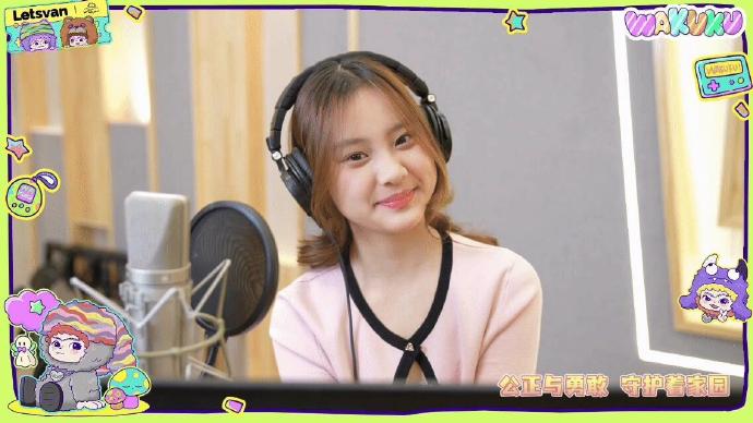 Con gái Lý Tiểu Lộ từng bị chê xấu nay đã vào showbiz