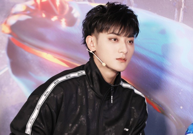 Một mỹ nam tuyên bố sản xuất bỉm sạch cho chị em