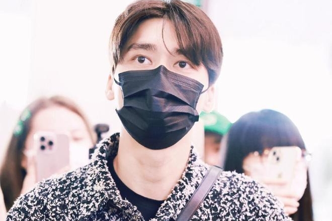 Nam thần hàng đầu Cbiz xuất hiện sau khi bị phong sát vì bê bối mua dâm