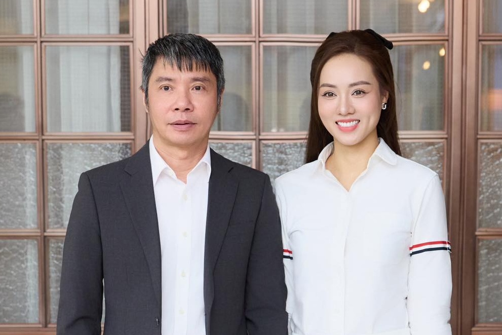 Vợ Công Lý nói rõ lý do không đeo nhẫn cưới