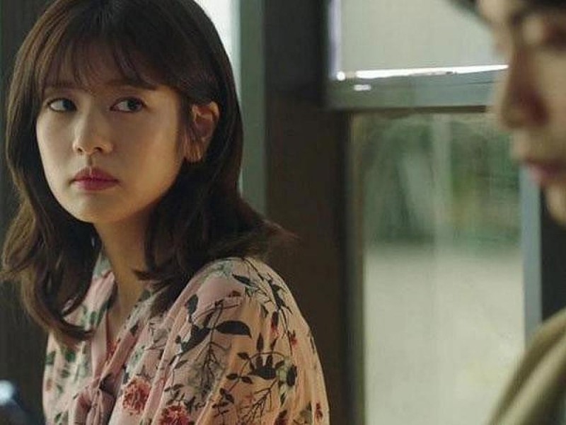 Lấy chồng 5 năm, tôi luôn tự hào vì có người chồng kiểu mẫu cho tới khi thấy thứ trong hộc bàn của chồng, tim tôi chết lặng 