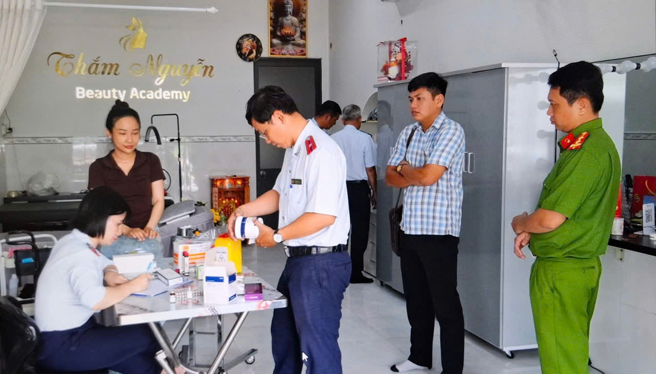 Tiền Giang Đình chỉ cơ sở thẩm mỹ “Thắm Nguyễn Beauty  Academy” vì hoạt động không phép