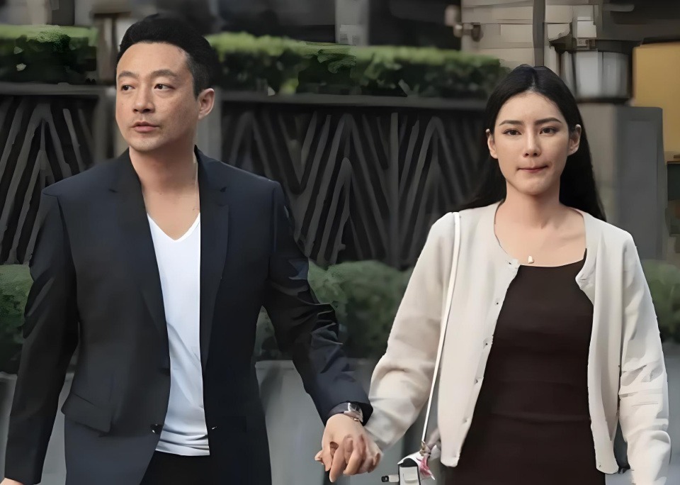 Chồng cũ Từ Hy Viên gây tranh cãi vì mua 999 viên kim cương cho vợ mới