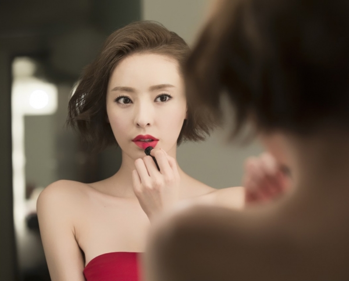 Lấy nhau 5 năm chưa có con, vô tình mẹ chồng đọc được 1 tin nhắn, cả nhà chồng phải họp khẩn lúc nửa đêm