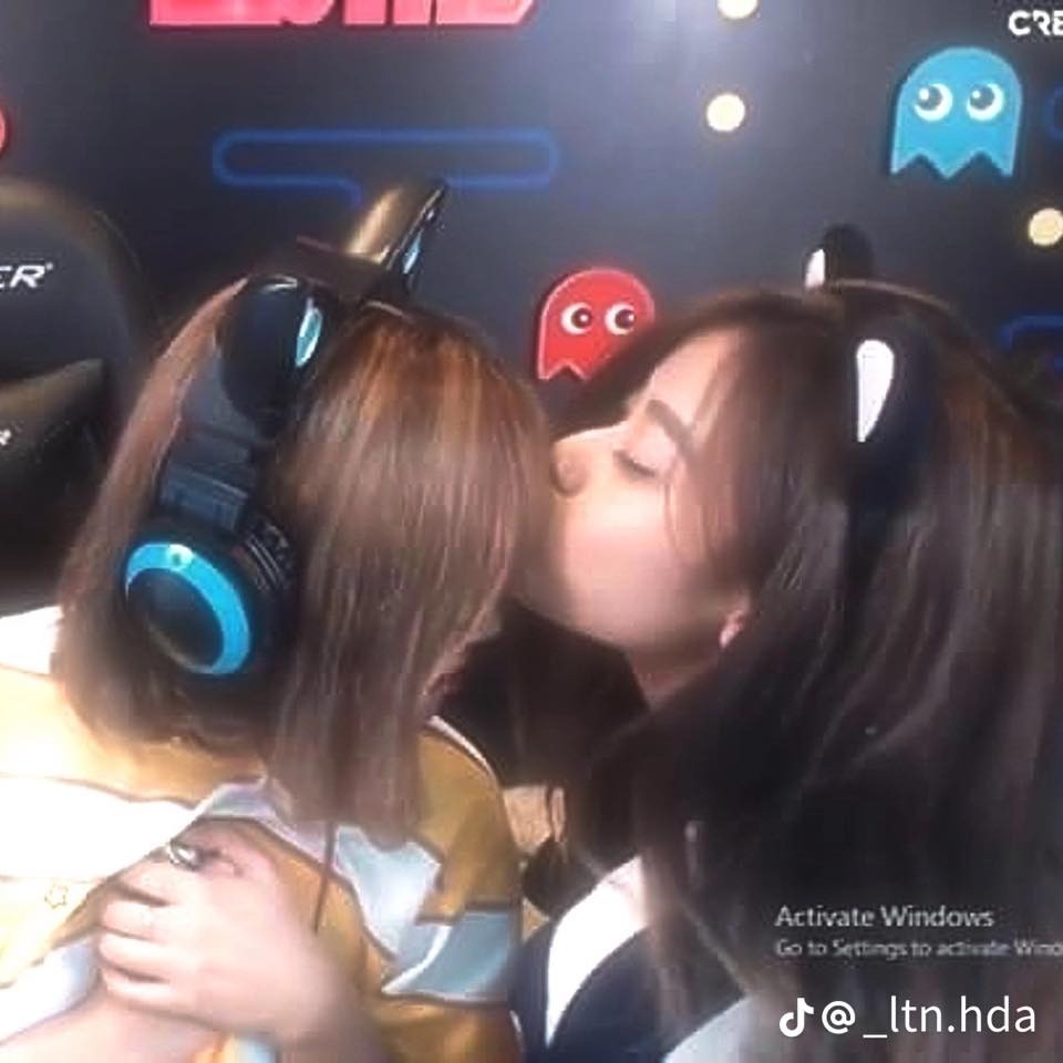 Sao nữ nổi tiếng showbiz phản ứng gắt khi bị đồn chia tay tình đồng giới yêu 7 năm