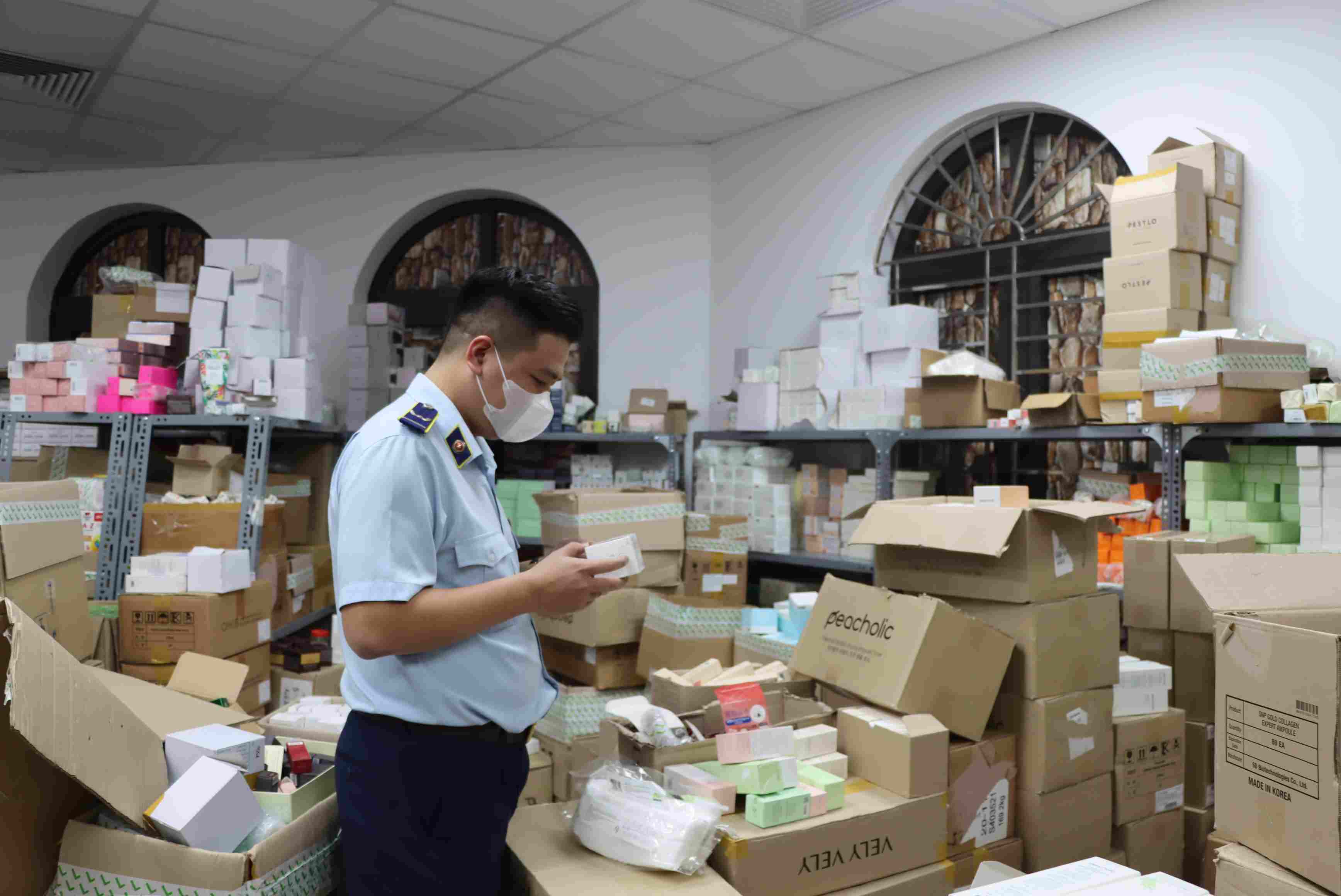 Kinh doanh hàng lậu, hot girl online Mailystyle chỉ bị phạt 113,7 triệu đồng