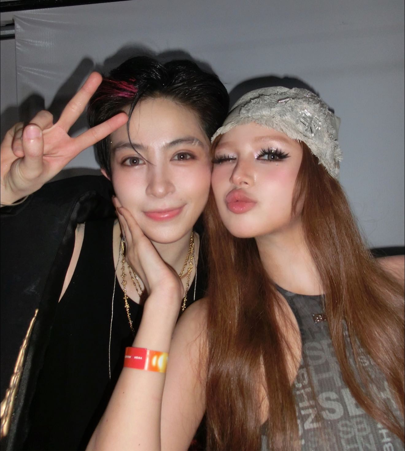 Gil Lê lộ chuyện tình tứ với gái lạ ở quận 2, Xoài Non phản ứng căng