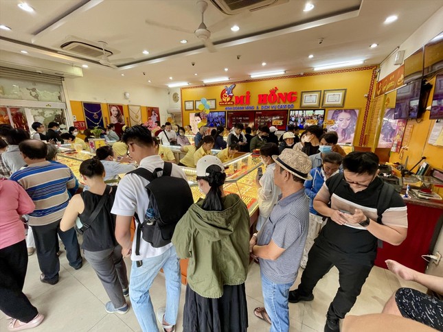 Nguyên nhân nào khiến giá vàng liên tục tăng cao kỷ lục