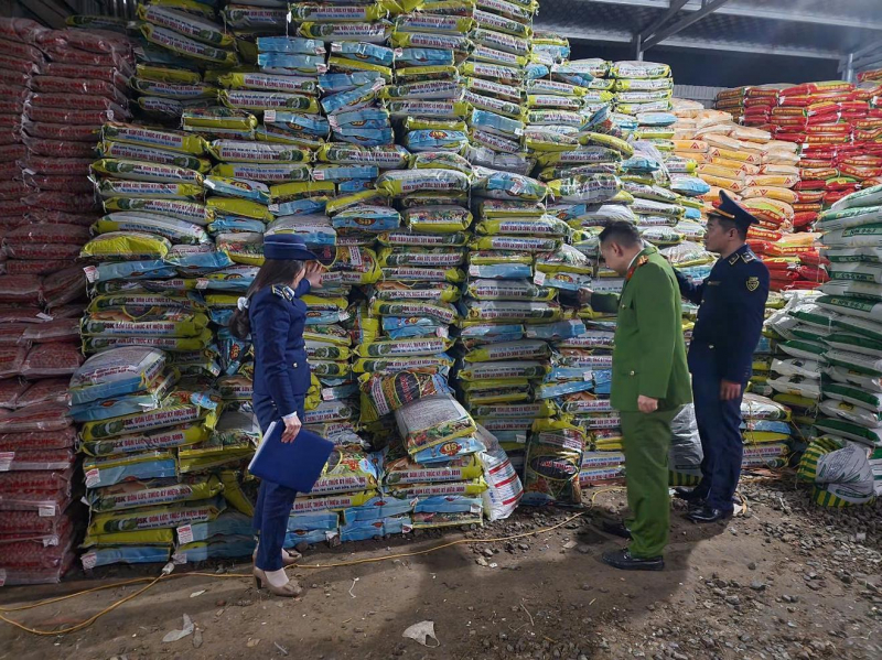 Sản xuất hơn 67 tấn phân bón giả Công ty Sao Đỏ bị xử phạt gần 400 triệu đồng