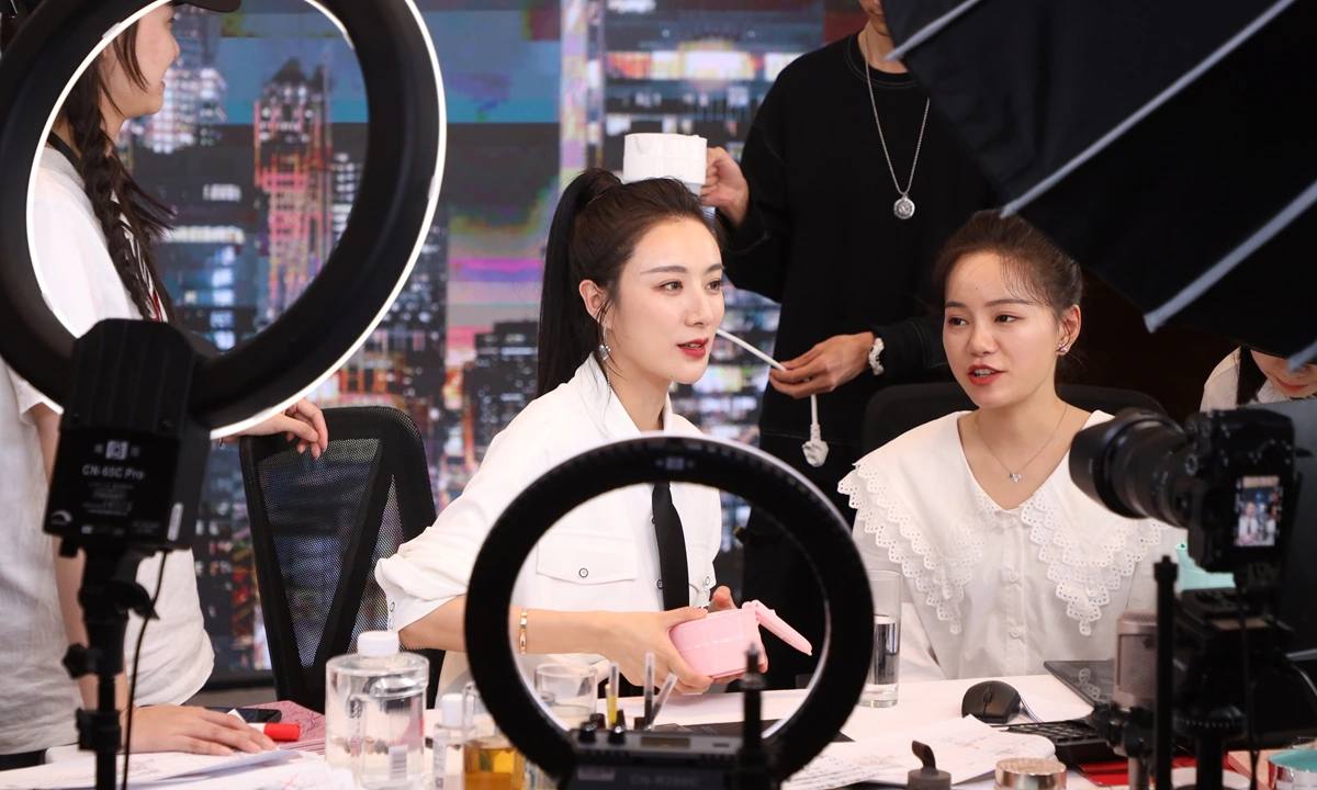 Đề xuất xác thực danh tính người bán trực tuyến để kiểm soát hàng giả