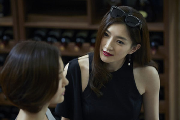 Chị chồng ly hôn về nhà ở, muốn chiếm phòng ngủ của vợ chồng tôi còn phán một câu xanh rờn