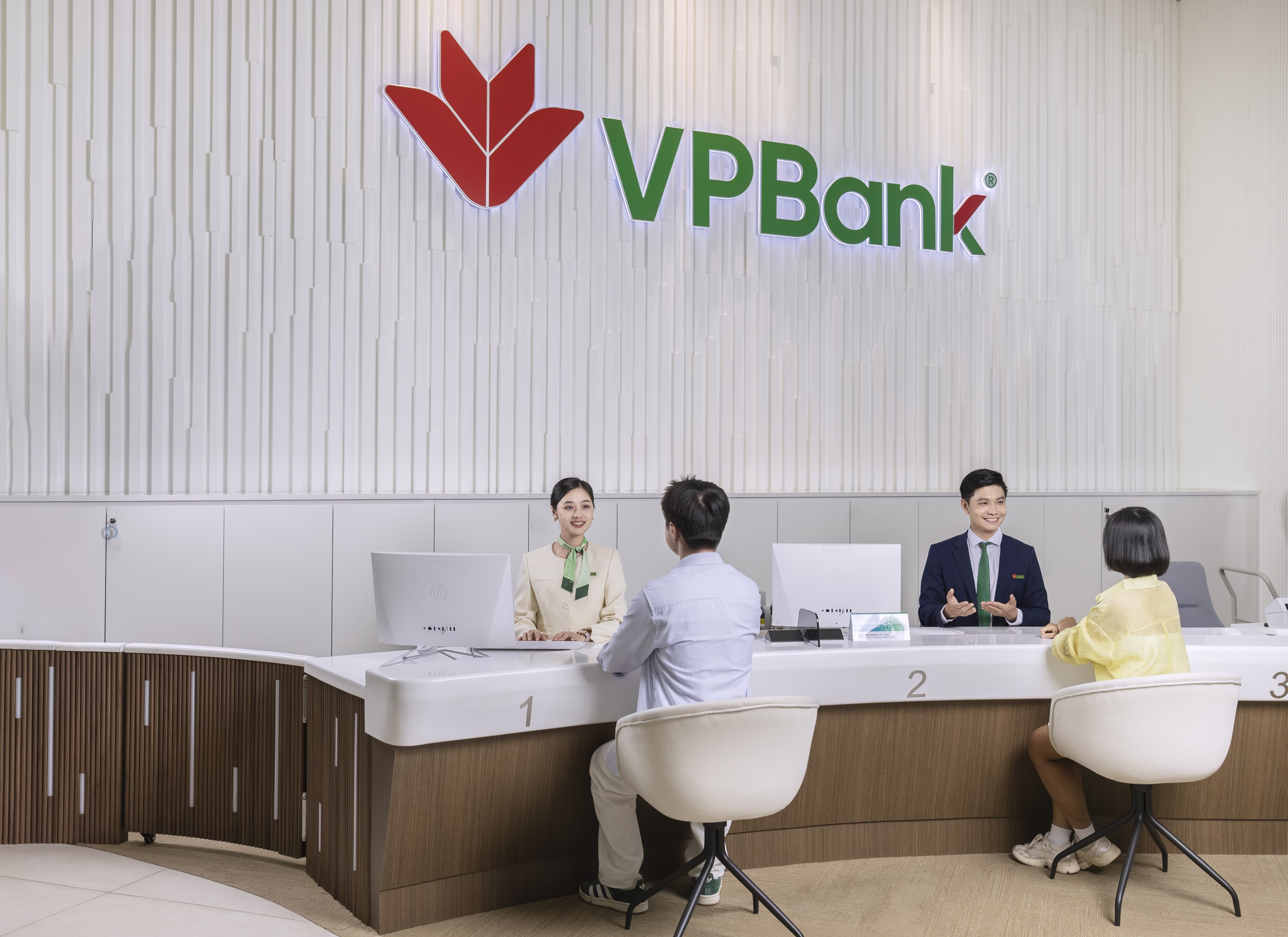 Tăng trưởng đồng bộ ở cả tín dụng và huy động, VPBank sẵn sàng hiện thực hóa kế hoạch kinh doanh năm 2025
