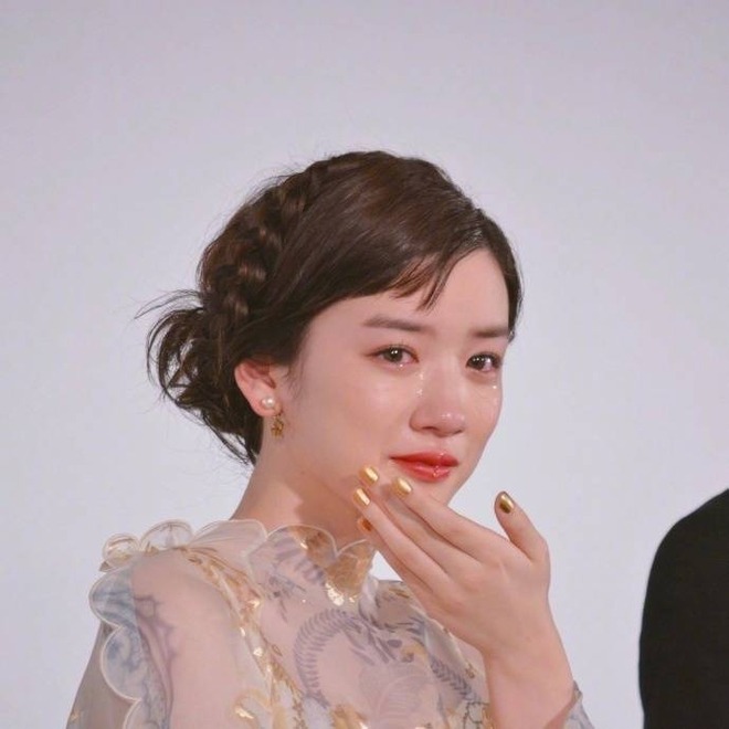 Ngọc nữ ngây thơ hàng đầu showbiz lộ ảnh ngoại tình bạn diễn đã có vợ con