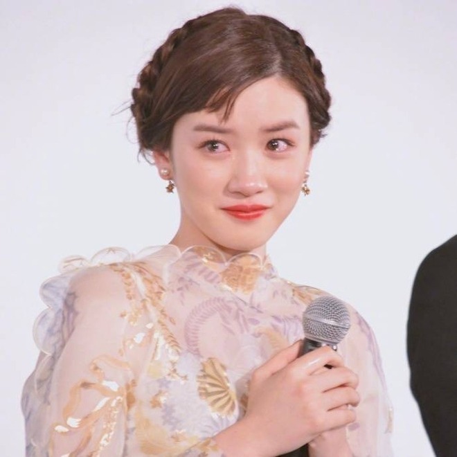 Ngọc nữ ngây thơ hàng đầu showbiz nói gì về tin ngoại tình, bắt cá hai tay