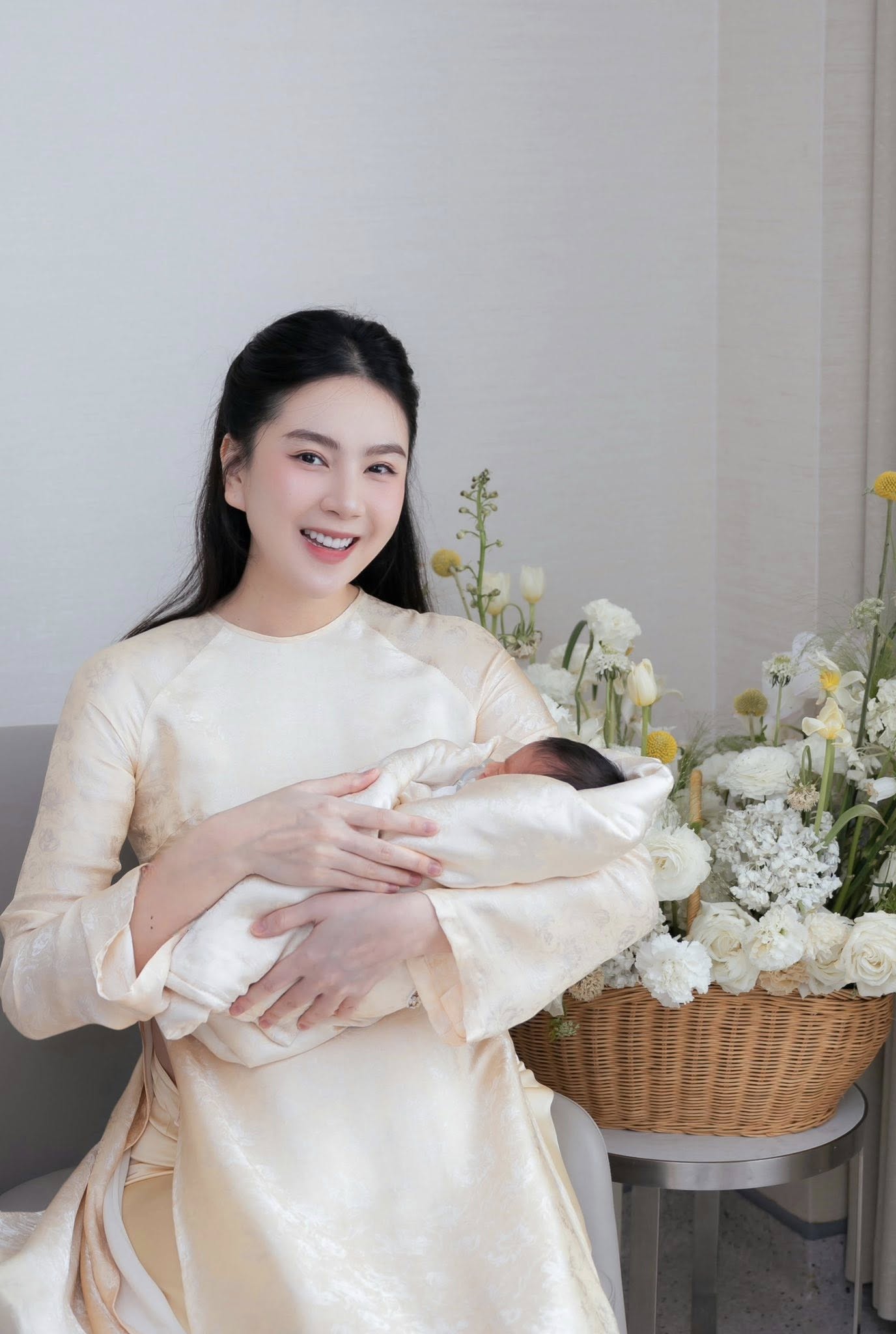 MC Mai Ngọc sinh con trai đầu lòng cho chồng đại gia, diện mạo sau sinh gây choáng