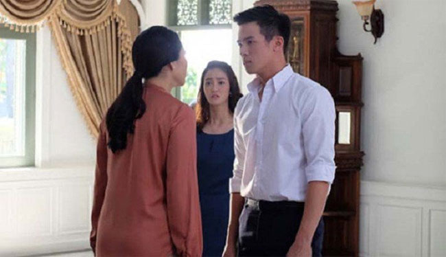 Mẹ chồng hậm hực vì thấy con trai tiến sĩ phải rửa bát quét nhà, hành động sau đó của anh khiến bà câm nín