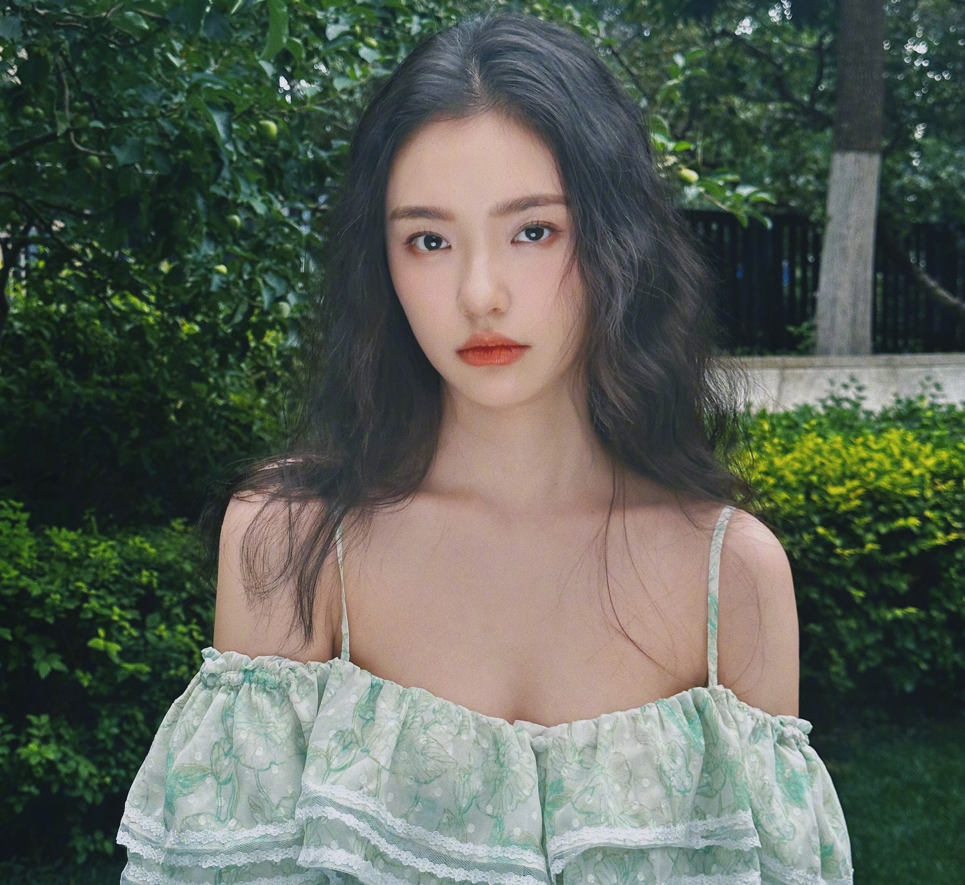 Mỹ nhân ngư tai tiếng bị đồn làm tiểu tam, mang thai với đàn anh hơn 17 tuổi