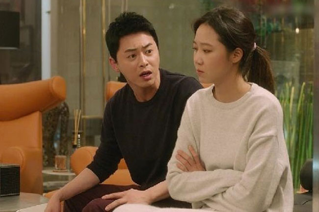 Cưới vợ lần hai, một lần đi công tác trở về, tôi tái mặt vì hành động của cô ấy