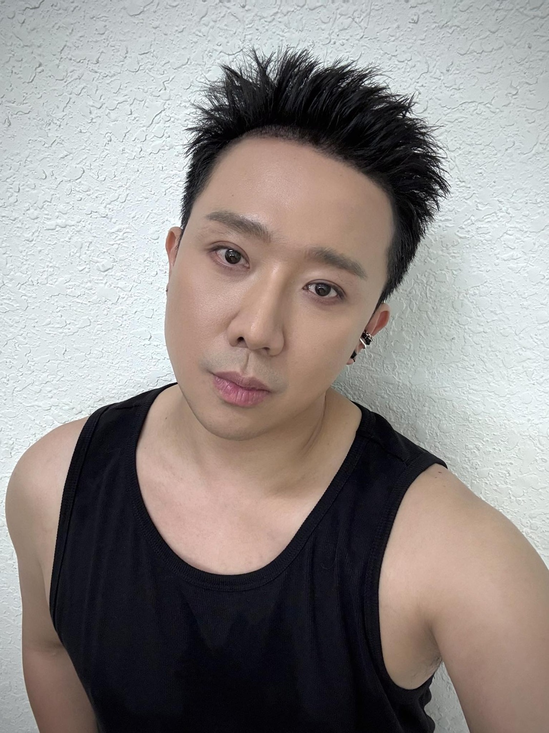 Trấn Thành đăng ảnh hậu giảm cân, ai dè bị bà xã bóc mẽ một điều