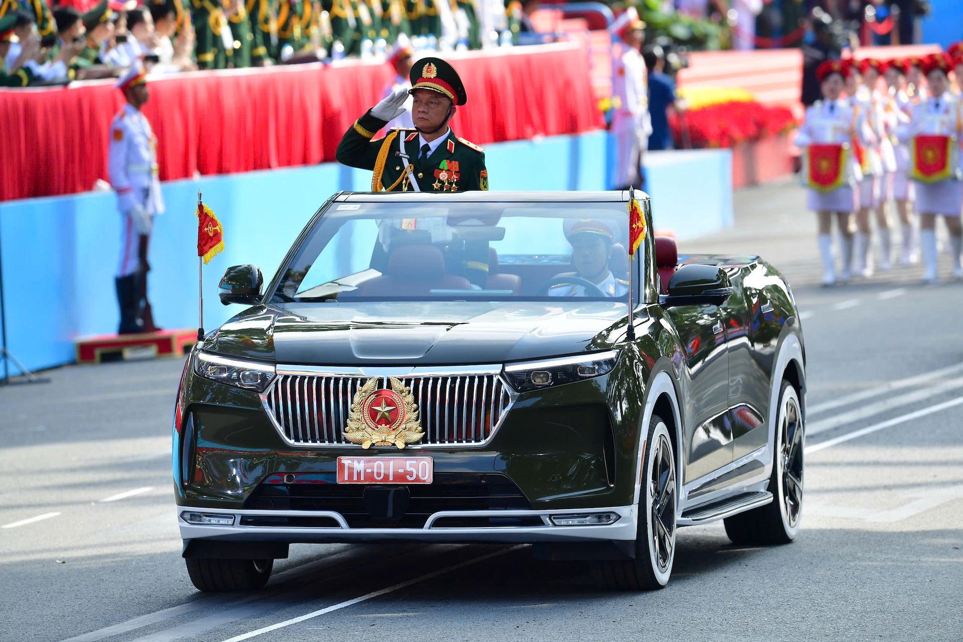 Bí mật đằng sau chiếc VinFast VF 9 mui trần phục vụ diễu binh, diễu hành mừng Đại lễ 304