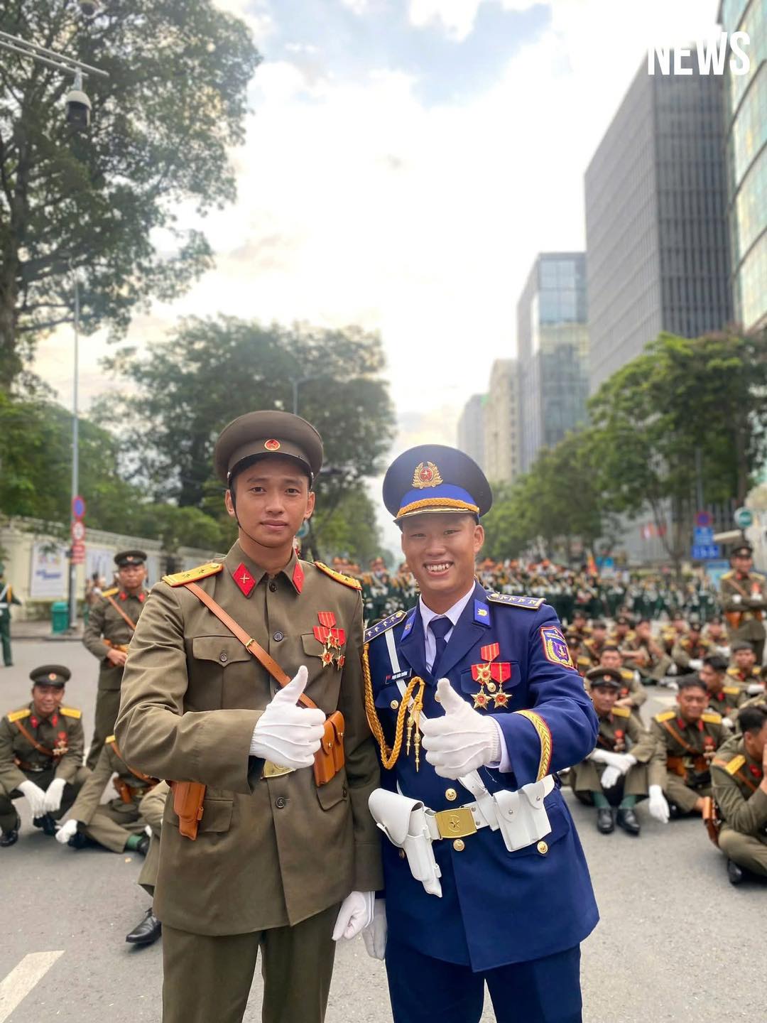 Bức ảnh chiến sĩ Lê Hoàng Hiệp hội ngộ cùng phiên bản cosplay siêu lầy gây bùng nổ MXH