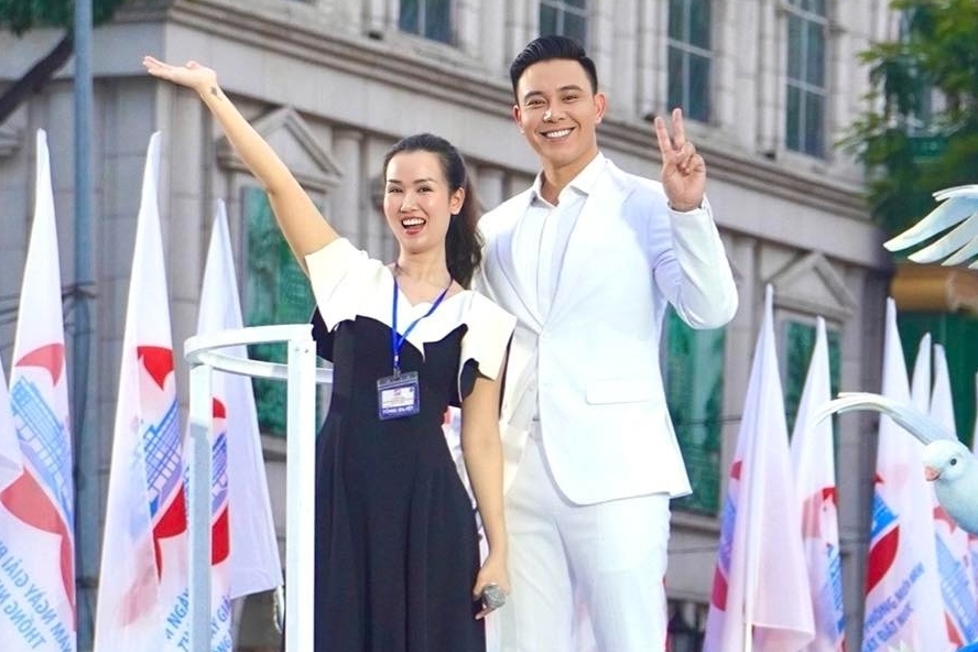 Võ Hạ Trâm phản hồi tinh tế khi hát tại buổi tổng duyệt Đại lễ