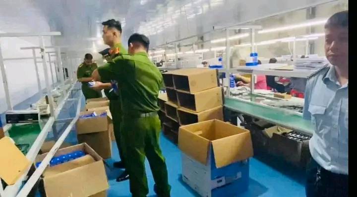 Lạng Sơn Triệt phá xưởng lắp ráp điện thoại trái phép quy mô lớn