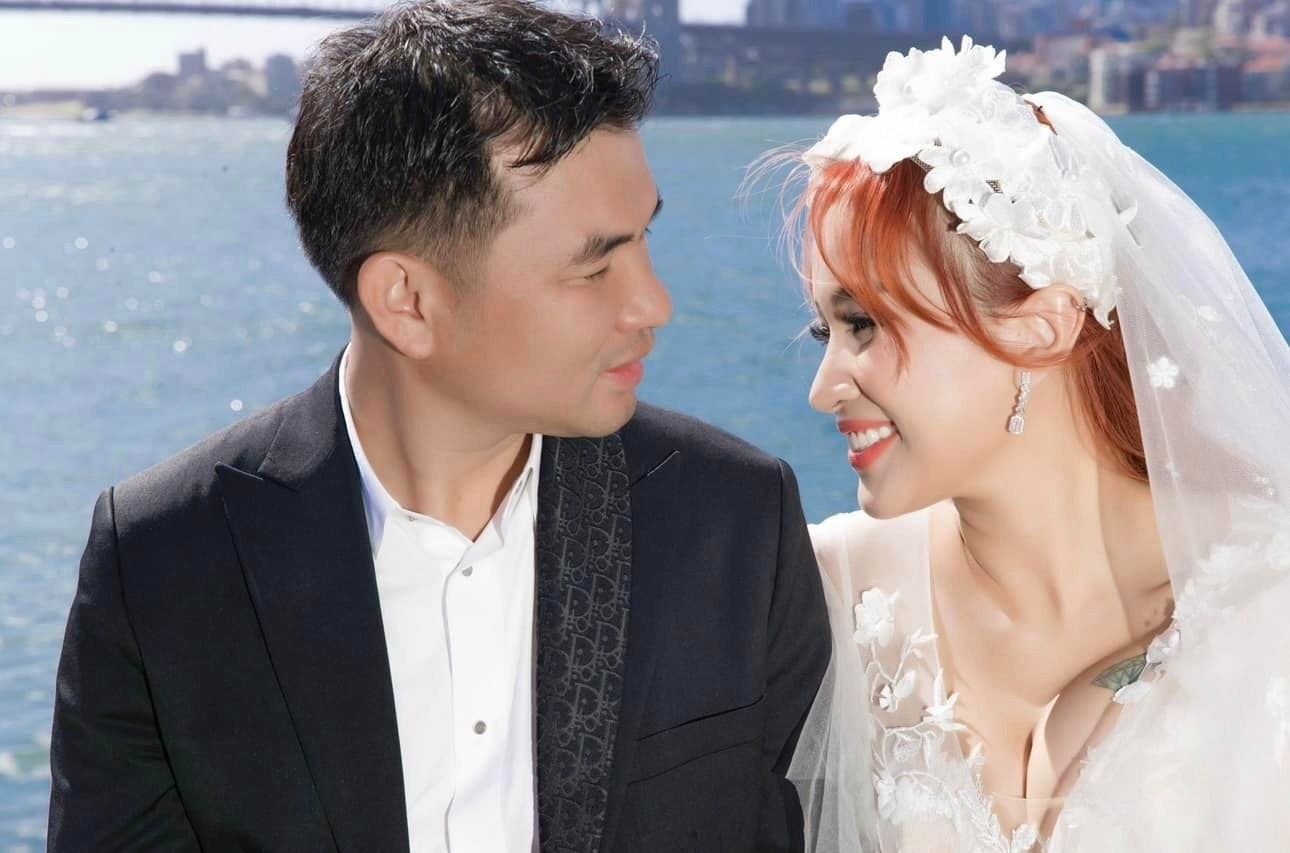 MC Vân Hugo kỷ niệm ngày đặc biệt, vẫn khóa bình luận sau ồn ào