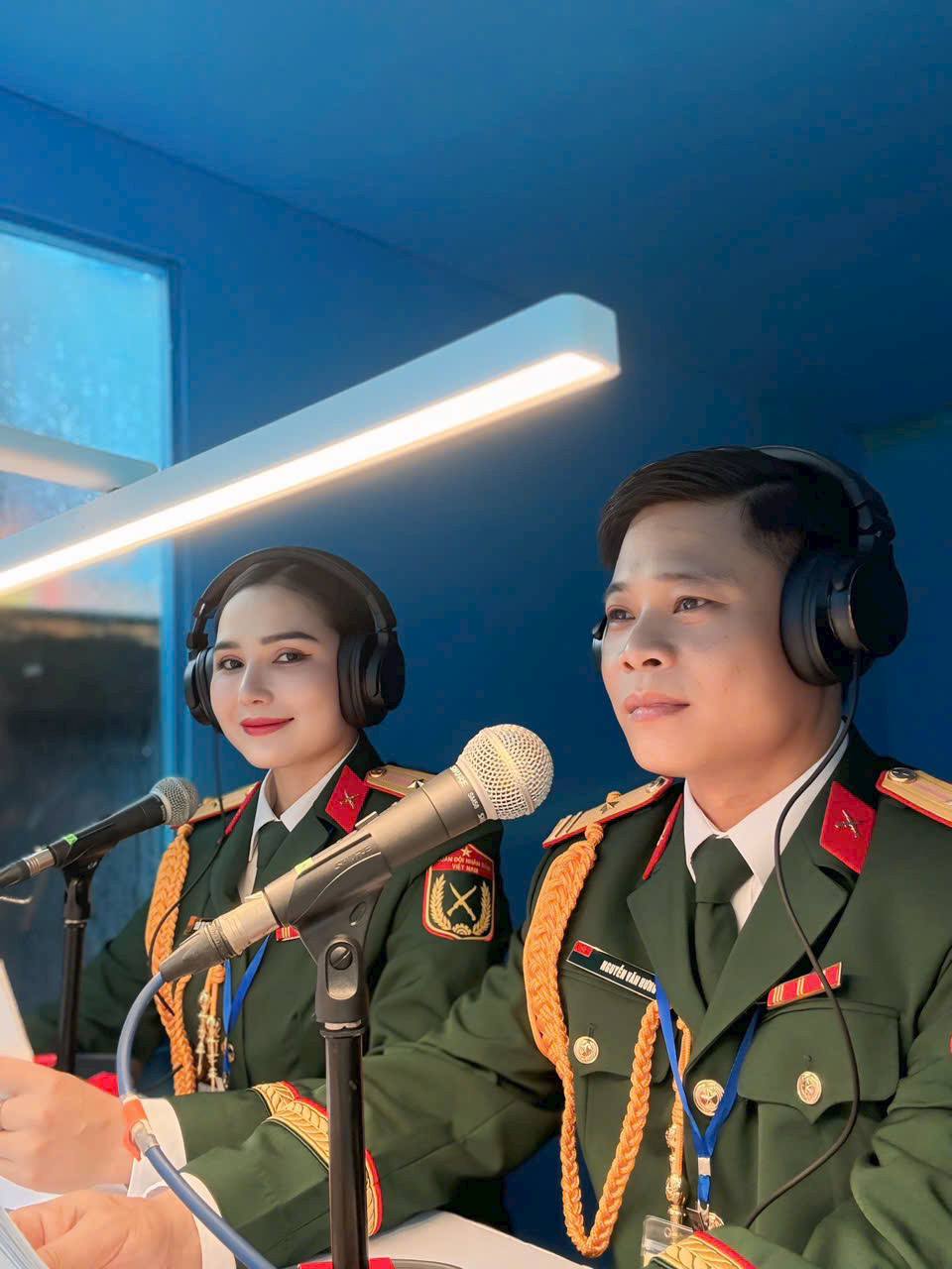 Danh tính nữ MC sở hữu giọng đọc truyền cảm đang gây sốt tại lễ diễu binh