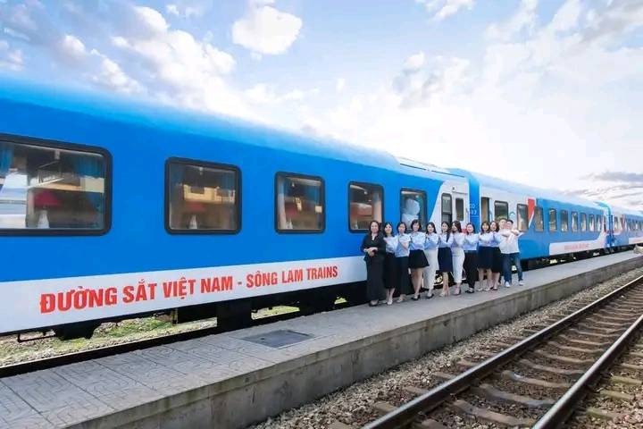 Ra mắt đoàn tàu chất lượng cao Sông Lam tuyến Vinh - Hà Nội