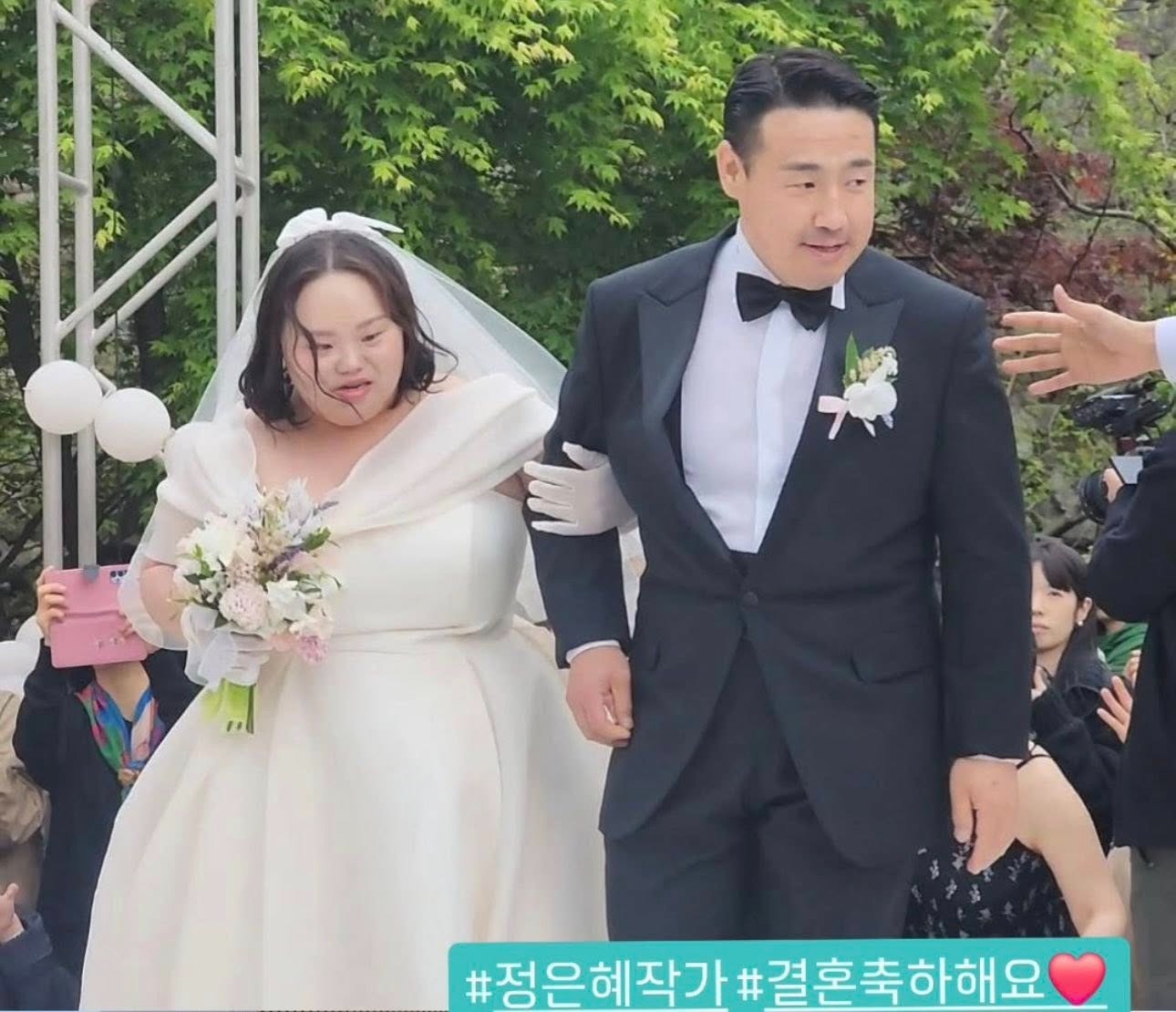 Đám cưới như cổ tích của nữ diễn viên mắc bệnh down