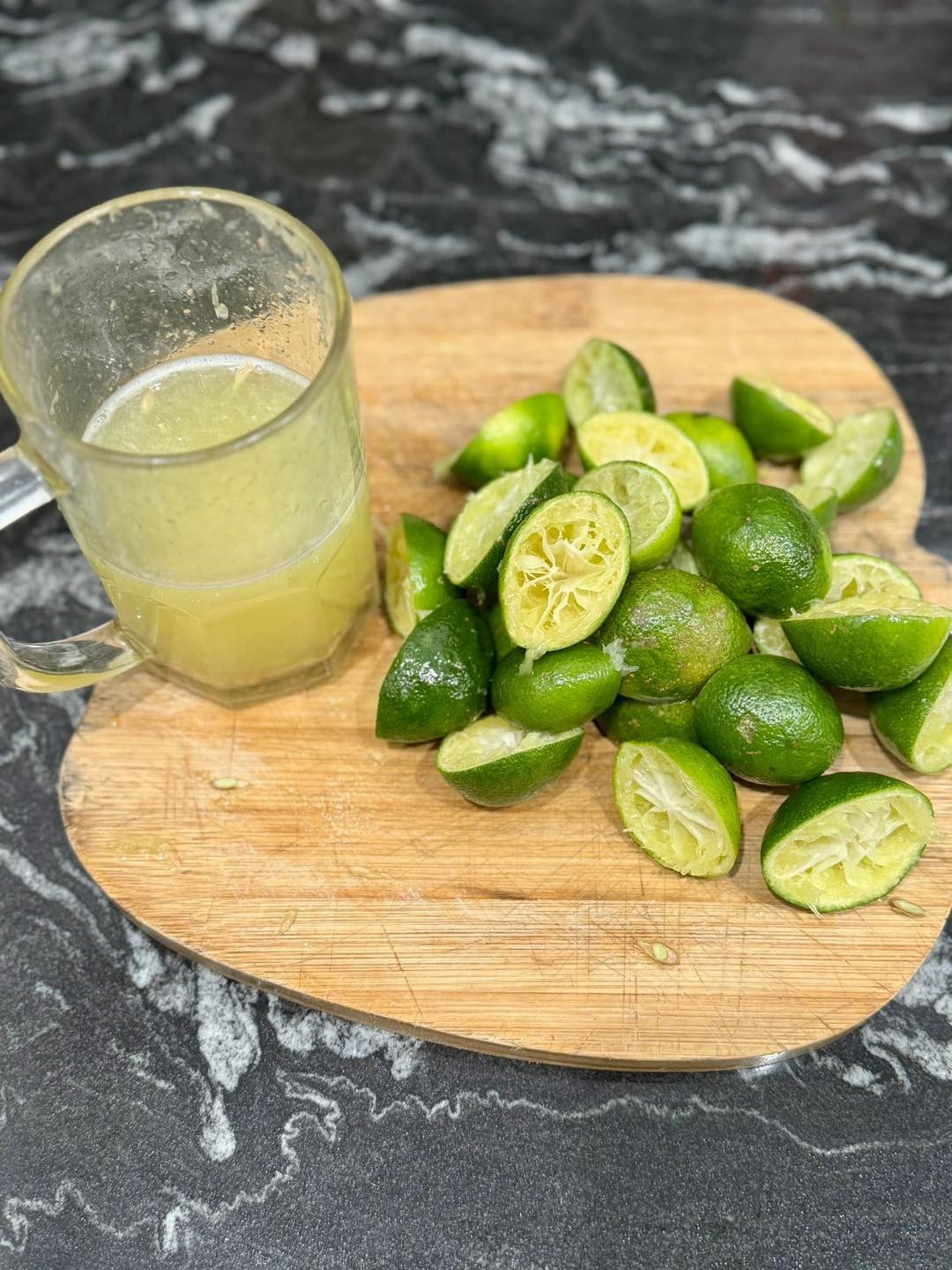 Sự thật đằng sau trào lưu uống nước cốt chanh để chữa bách bệnh