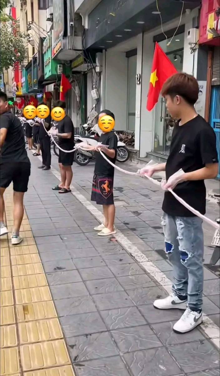 Lan truyền lòng se điếu dài 40 mét Cảnh báo gian lận thương mại và rủi ro an toàn thực phẩm 