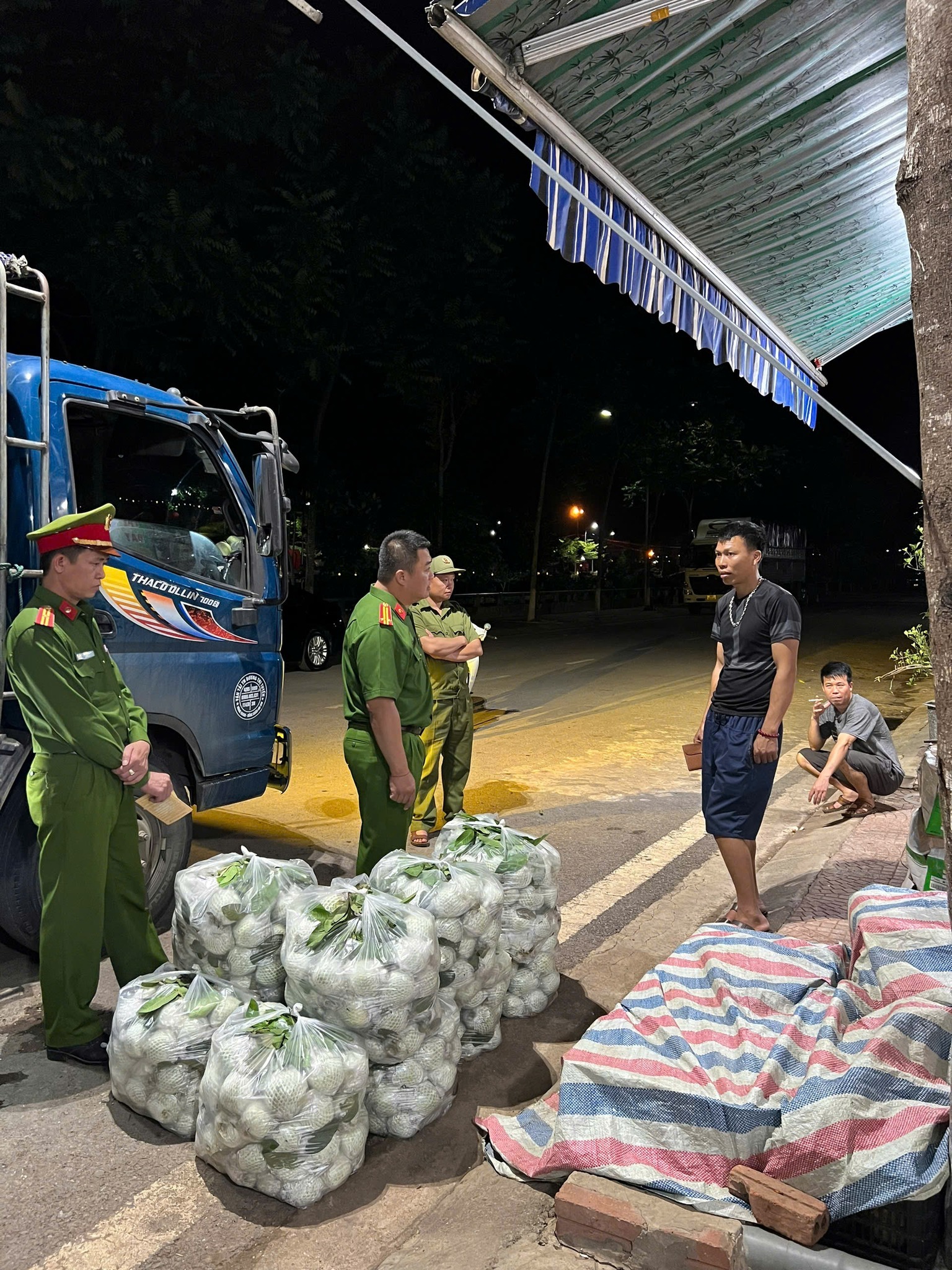 Phát hiện hơn 200kg rau, củ, quả nhiễm hóa chất độc hại tại chợ đêm Sơn La