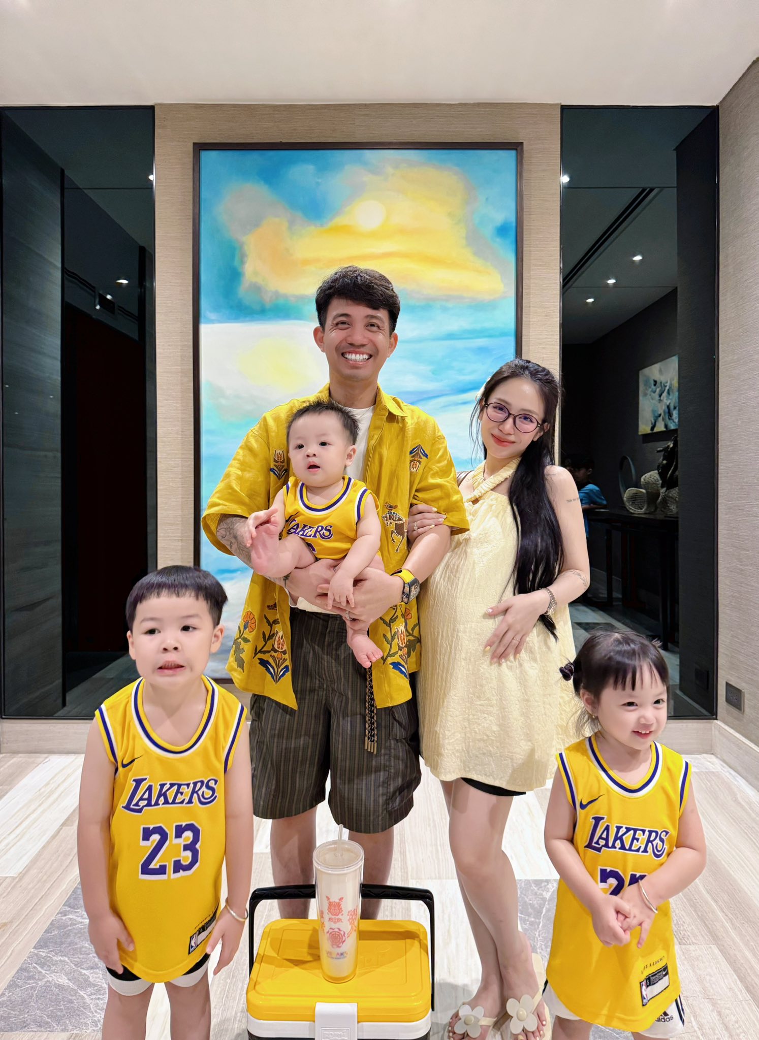 Minh Nhựa khoe sắp lên chức ông ngoại lần 4 ở tuổi 42, tiết lộ gây sốc về con gái