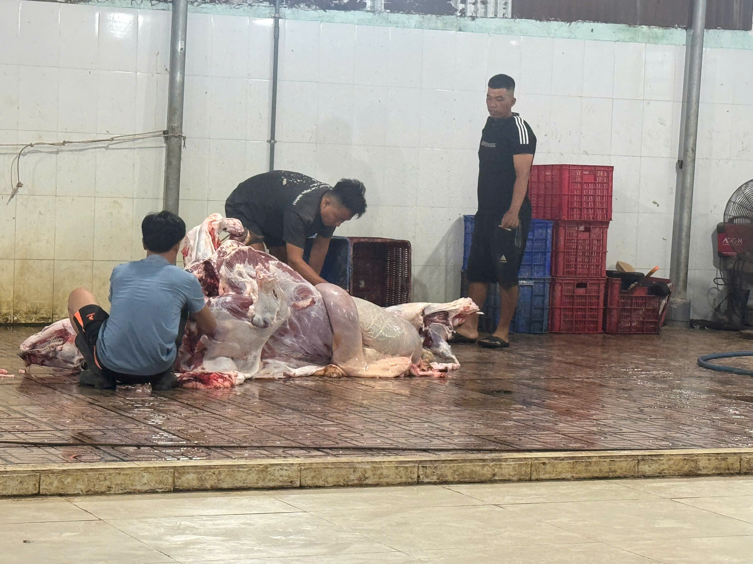 Đồng Nai Xử lý 2 cơ sở giết mổ heo, bò do vi phạm vệ sinh, an toàn thực phẩm