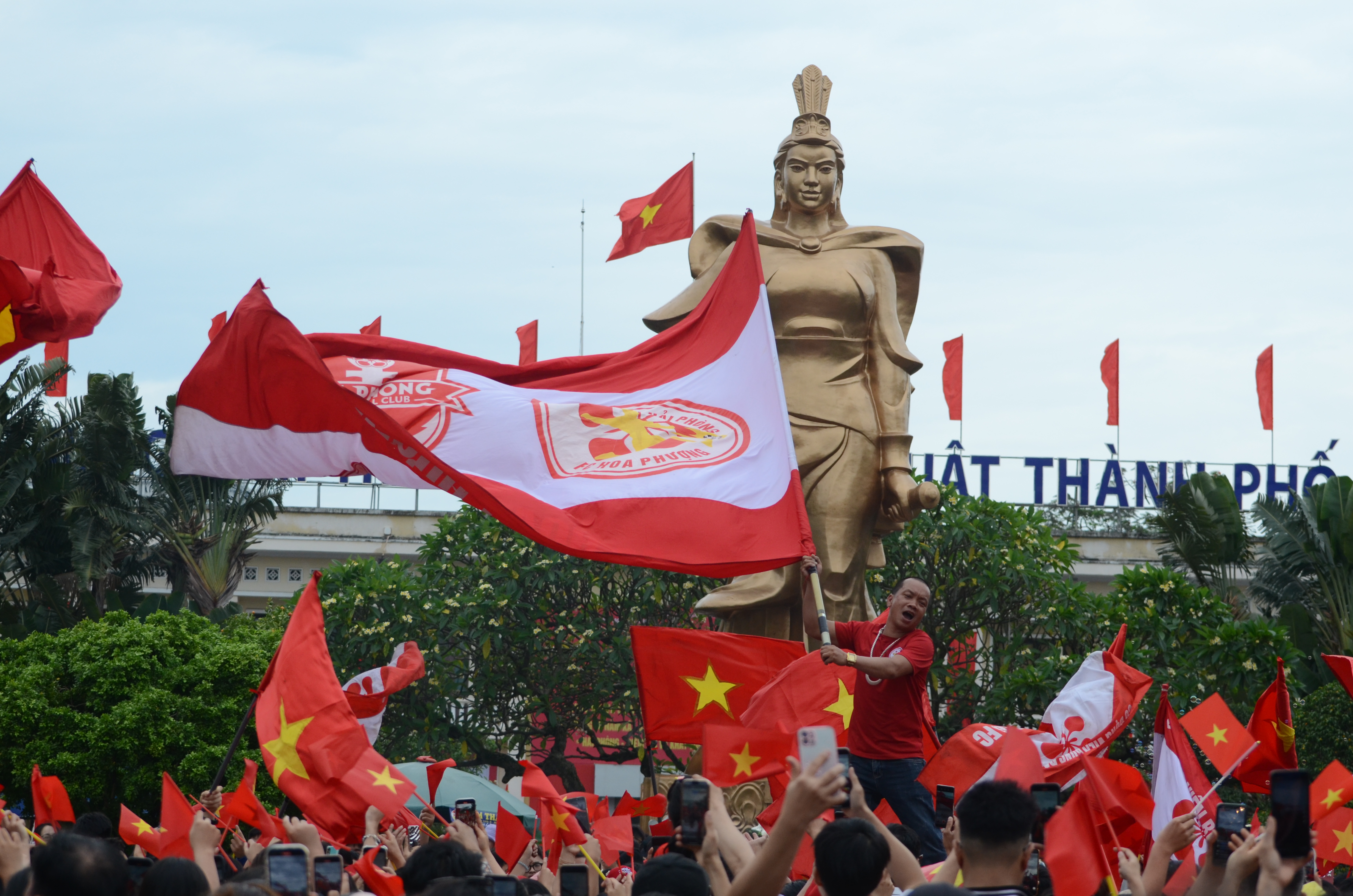 70 năm giải phóng Hải Phòng Rực rỡ lễ diễu hành thành phố Anh hùng