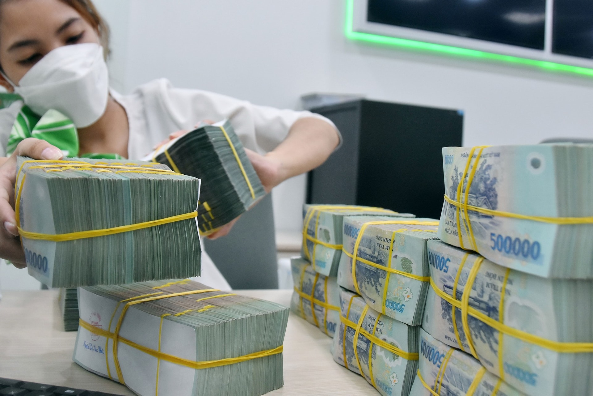 Nợ xấu tăng nhanh thị trường tài chính có nên lo lắng