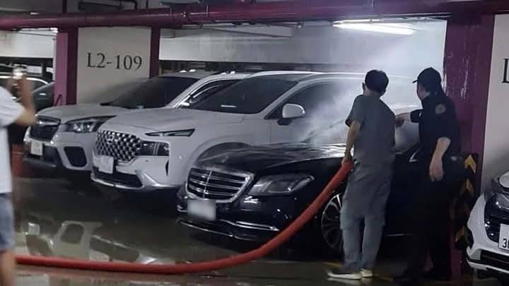 Ca sĩ Duy Mạnh bất ngờ rút đơn kiện Mercedes-Benz Việt Nam