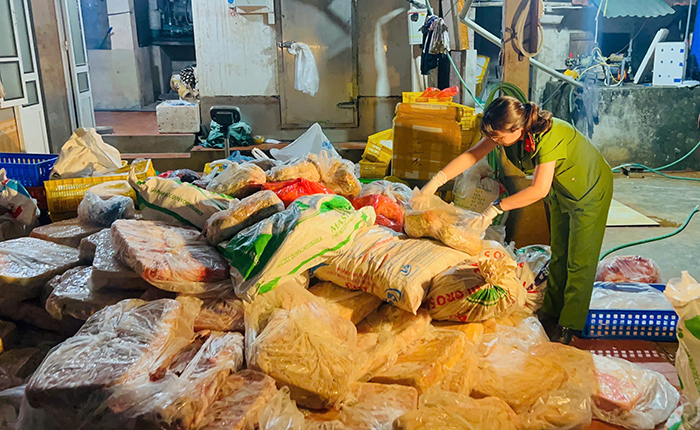 Thực phẩm bẩn liên tục bị phát hiện Đã đến lúc truy trách nhiệm quản lý!