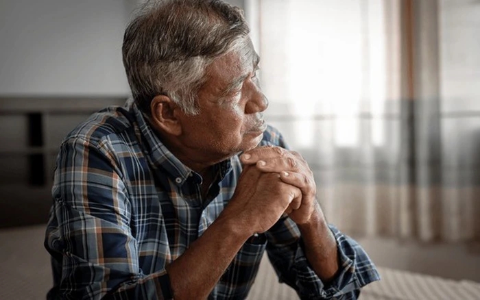 Lần nào gia đình liên hoan, con gái cũng đến khi mọi người đã ăn được một nửa, biết nguyên nhân mà tôi chết lặng