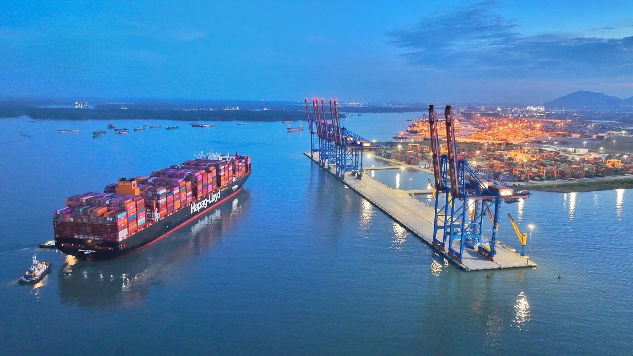 Triển vọng ngành cảng biển trong tâm bão thuế quan