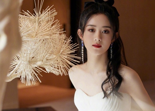 Triệu Lệ Dĩnh khổ vì tình, nửa đêm bức xúc làm dậy sóng cõi mạng