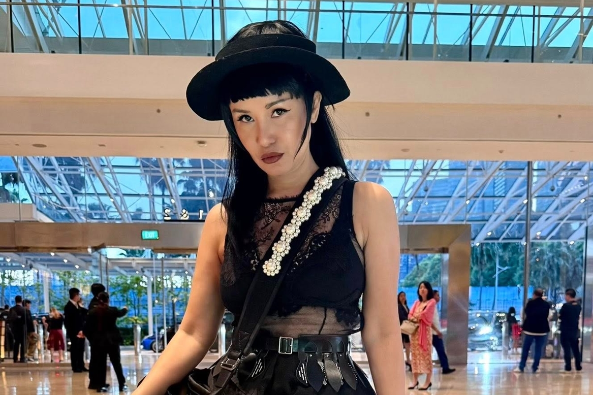 Ca sĩ Hồng Nhung gầy gò, không thể nhận ra