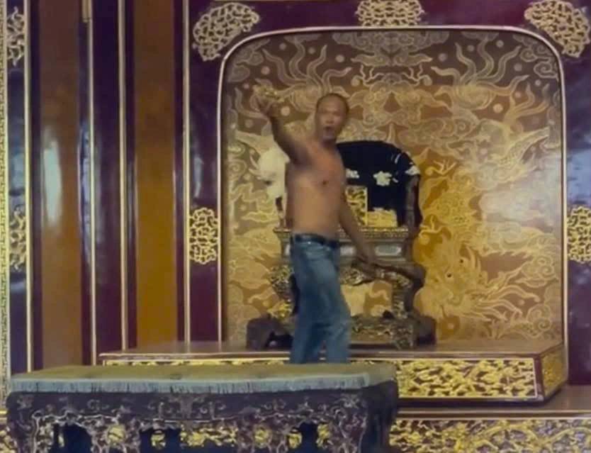 Ngai vàng triều Nguyễn bị xâm hại Lỗ hổng bảo vệ - cũ nhưng chưa bao giờ cũ