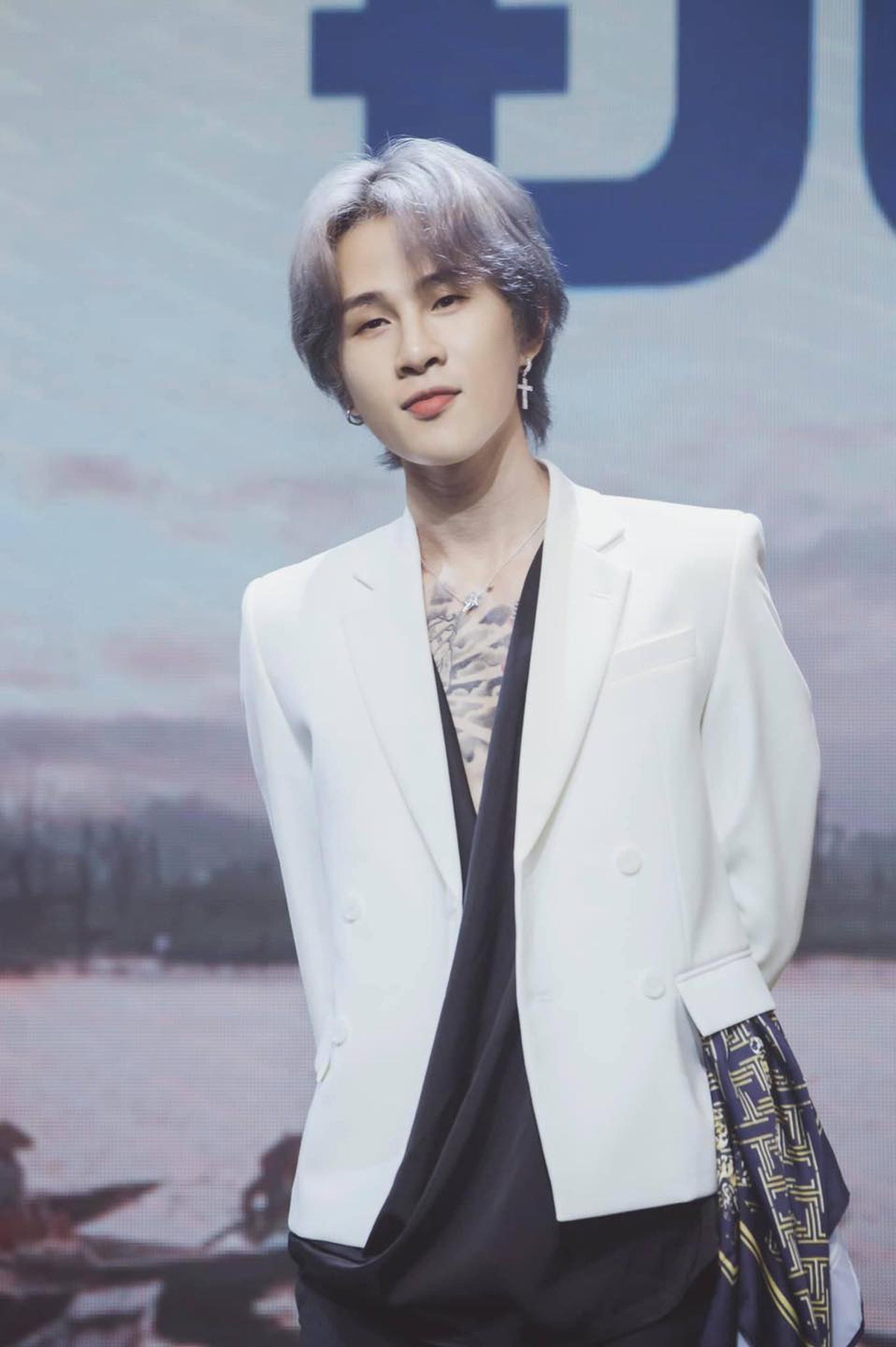 Chân dung người phụ nữ quyền lực, đứng sau làm bệ đỡ giúp Jack - J97 nổi đình đám