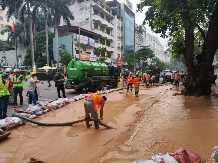 Thấy gì sau hai lần bùn phun lên mặt đất tại Dự án đường sắt đô thị Hà Nội